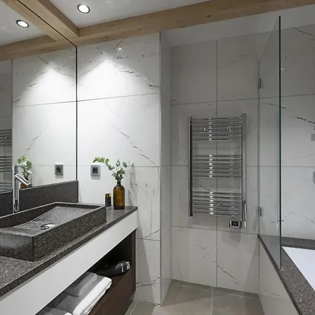 Mgm & Residences - Manaka Aparthotel 5*